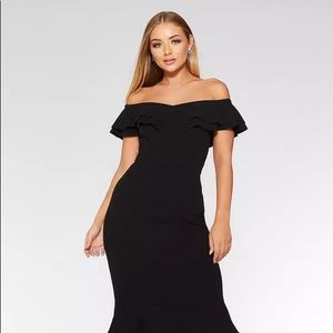 Elegant Black Off-Shoulder Dress strapless ruffle midi curvy fitted